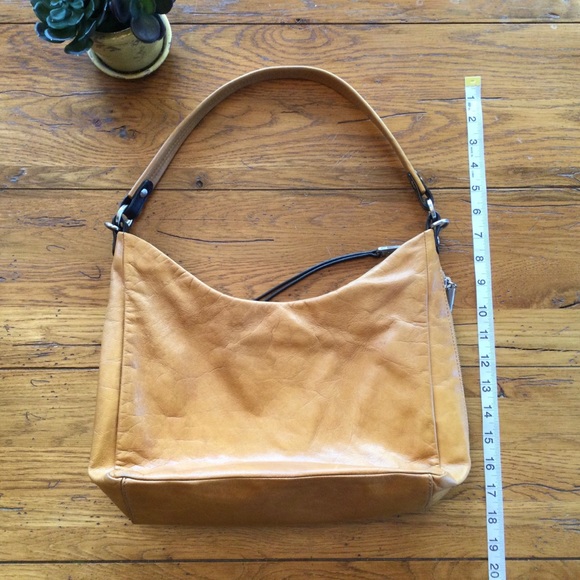 Sold - Hobo International Leather Shoulder Bag - Picture 4 of 16